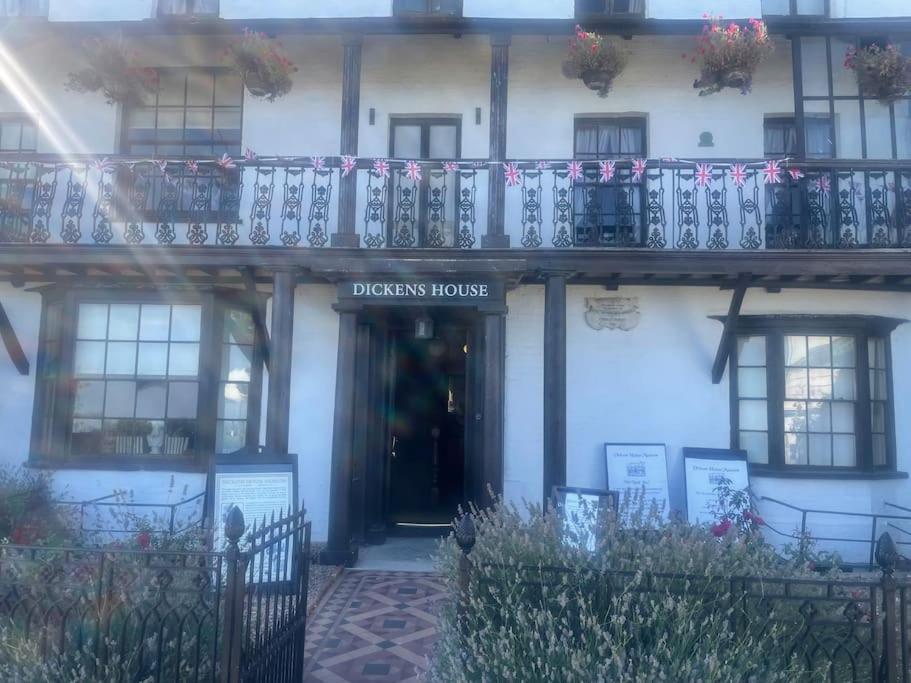 Lovely 1 Bedroom Flat In ブロードステアーズ エクステリア 写真